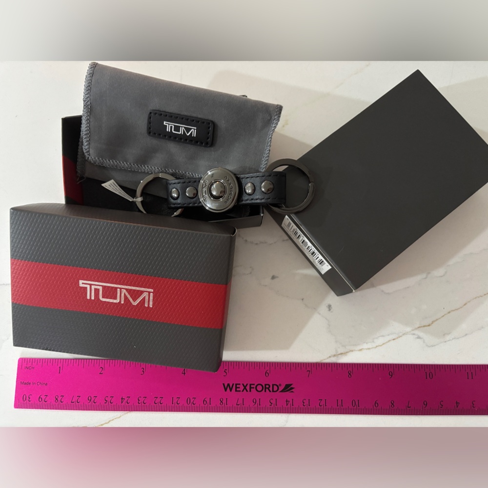 New TUMI Black and Gun Metal Key Holder